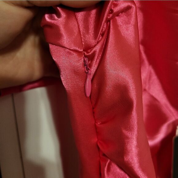 Elegant Pink Off-Shoulder Satin Dress - Picture 8 of 11